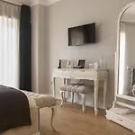 Louis Hotel