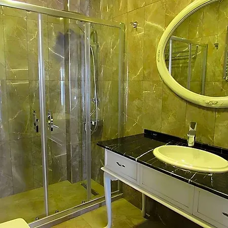 Louis Hotel