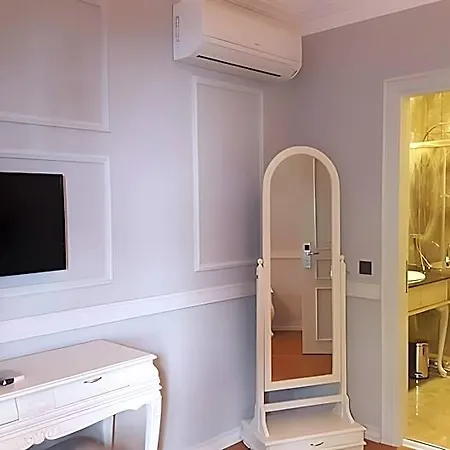 Louis Hotel 4*