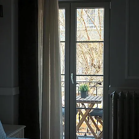 Louis Hotel
