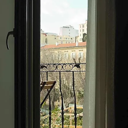 Louis Hotel