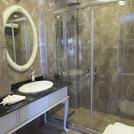 Louis Hotel